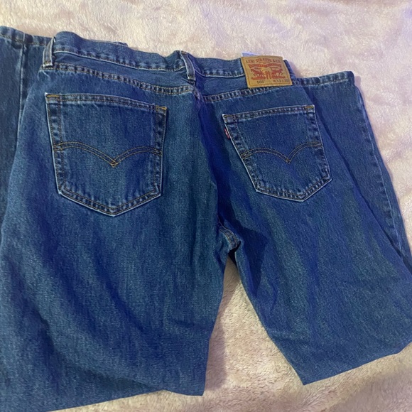 LEVI - Picture 4 of 5